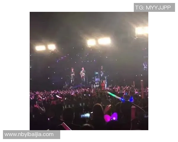 足球巨星亲临霉霉演唱会现场 与歌迷共同见证精彩时刻